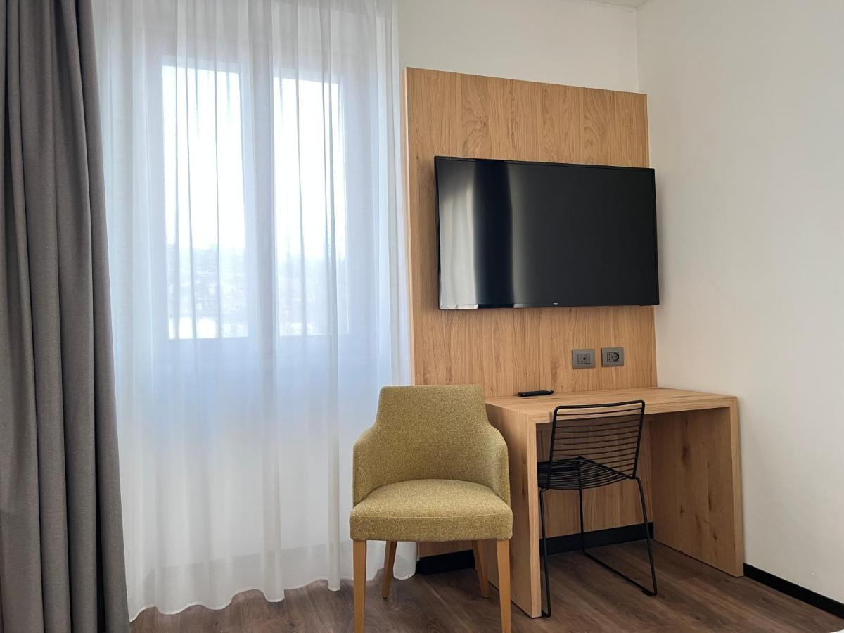 Hotel Belvedere Spiazzi Di Caprino Zewnętrze zdjęcie