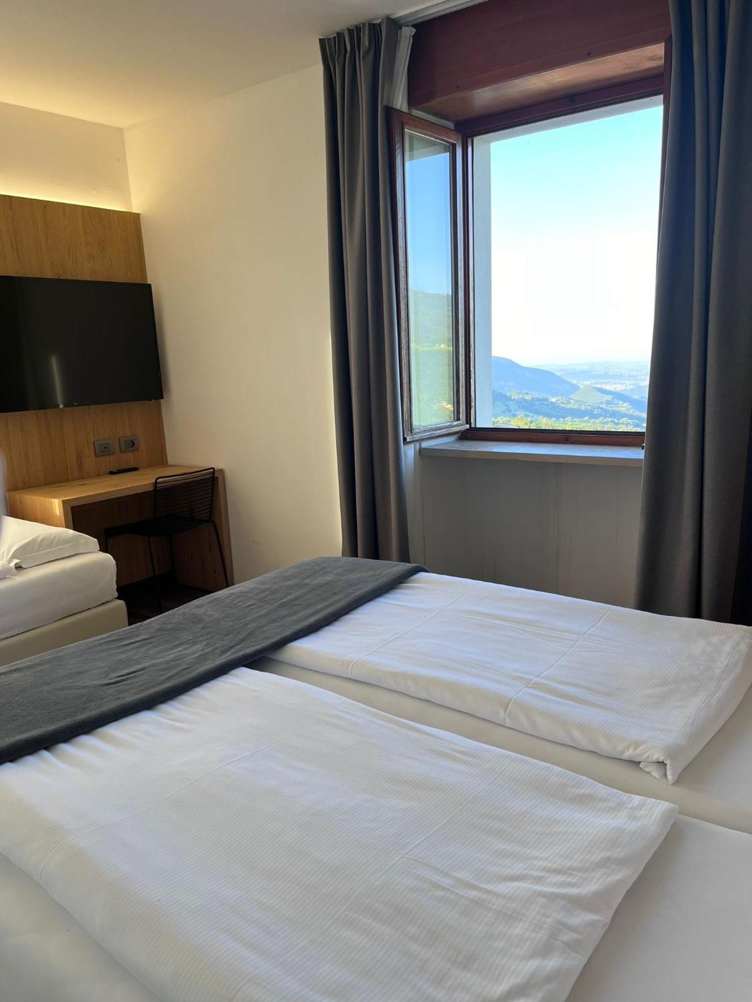 Hotel Belvedere Spiazzi Di Caprino Zewnętrze zdjęcie