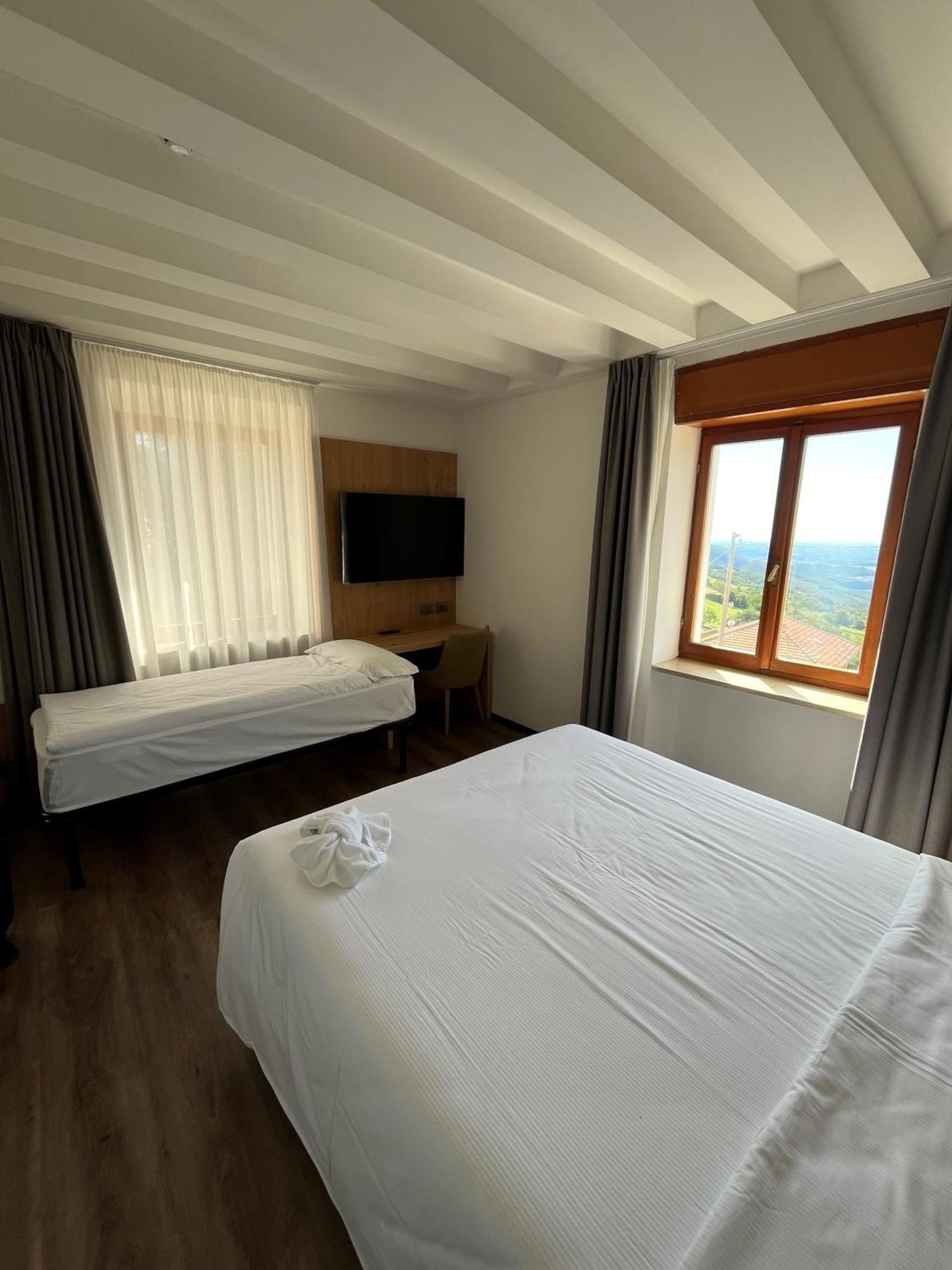 Hotel Belvedere Spiazzi Di Caprino Zewnętrze zdjęcie